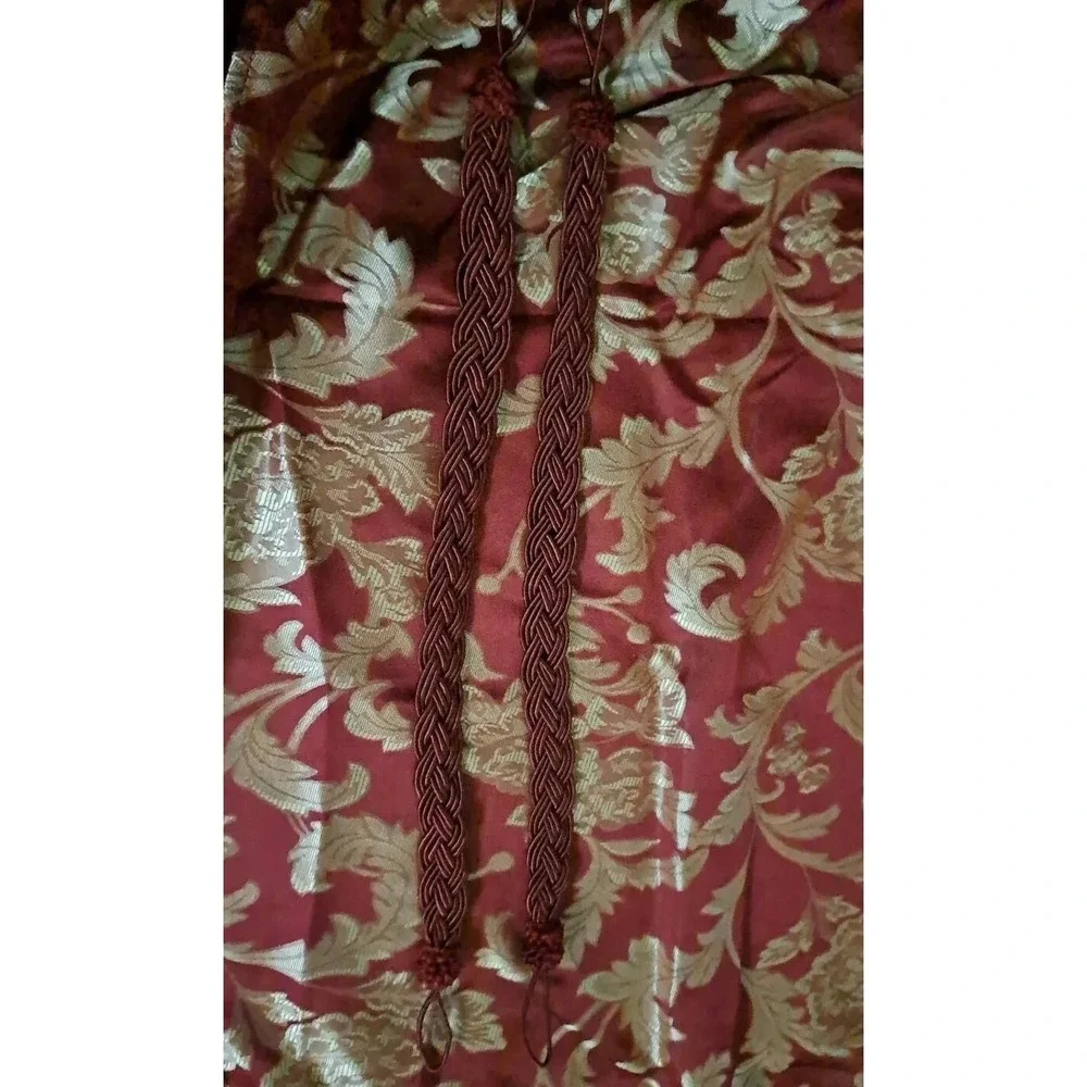 Jacquard Burgundy & Gold 84
